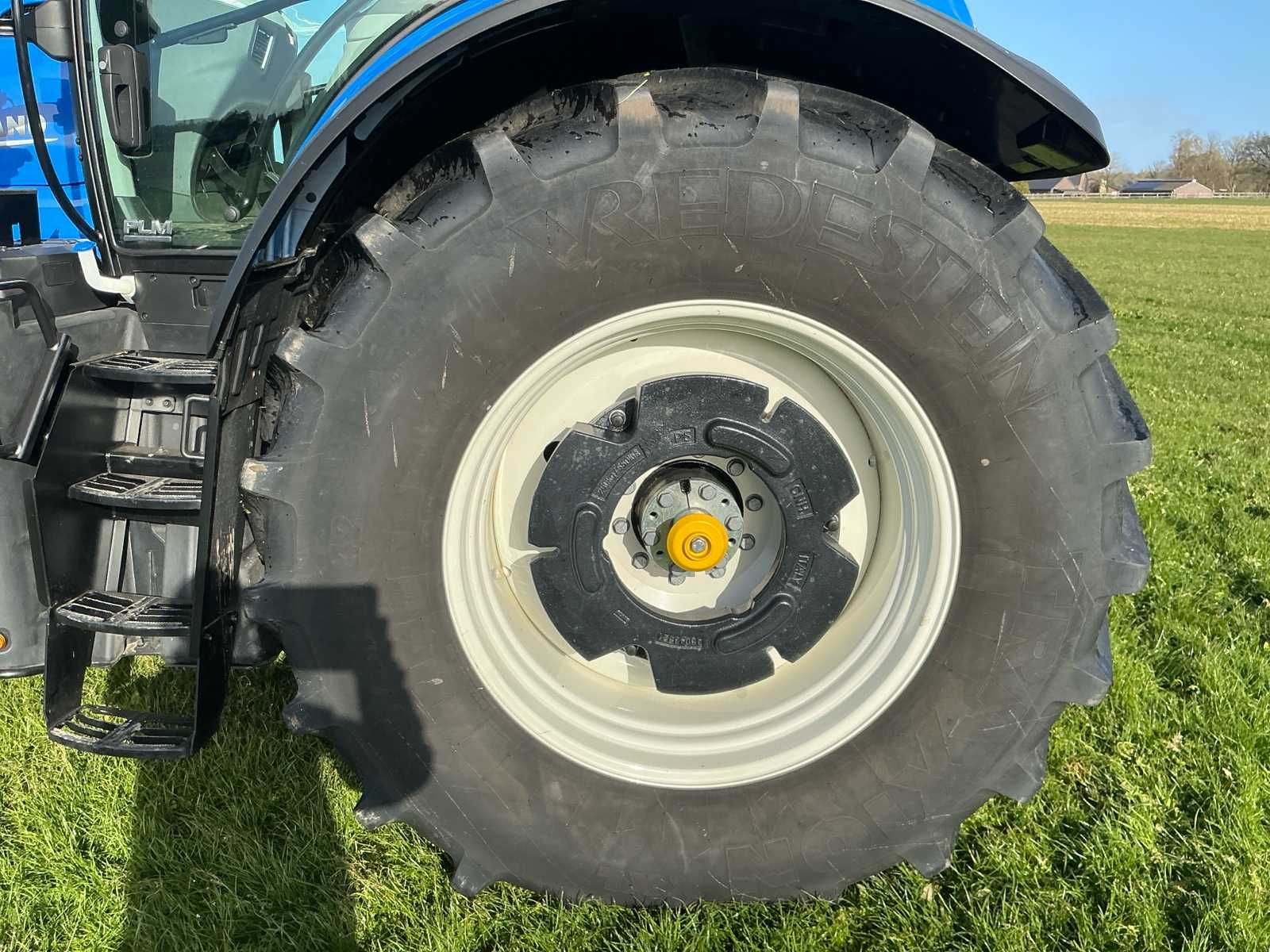Seitenansicht des gebrauchten New Holland T7.300 Raupendozers